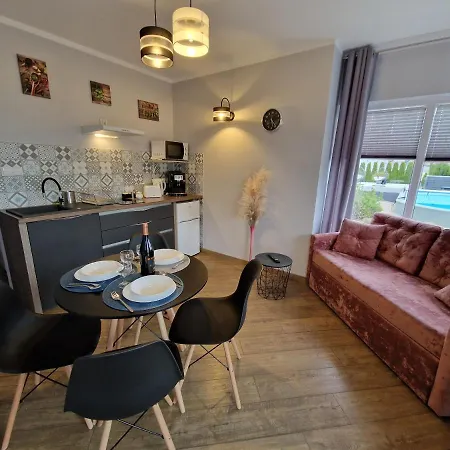 Domki-apartamenty Polanki 2 - Sauna, Jacuzzi, Podgrzewany Basen ليبا