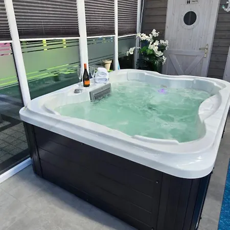 Apartment Polanki 2 - Sauna, Jacuzzi, Podgrzewany Basen Leba